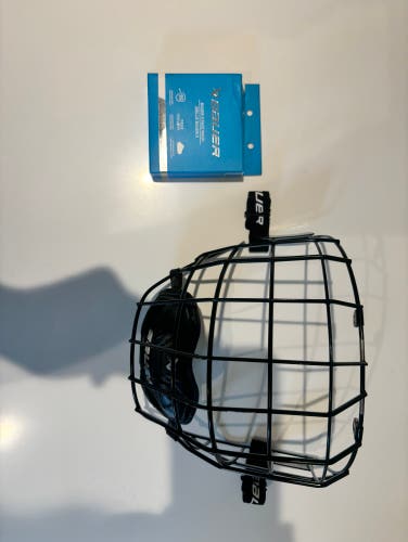 Small Nearly New Bauer 2 Face Mask Oreo