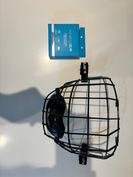 Small Nearly New Bauer 2 Face Mask Oreo