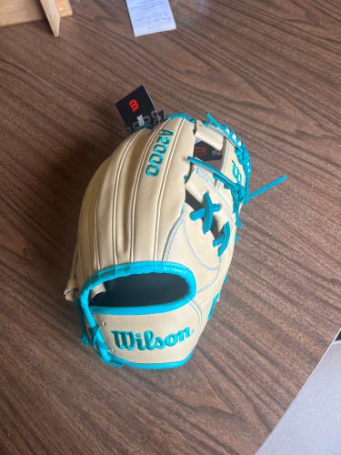New 2023 Infield 11.75" A2000 Baseball Glove
