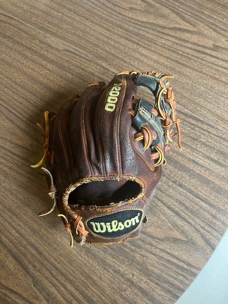 Used Right Hand Throw 11.5" A2000 Baseball Glove