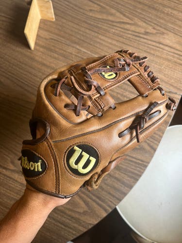 Used Right Hand Throw 11.5" A800 Baseball Glove