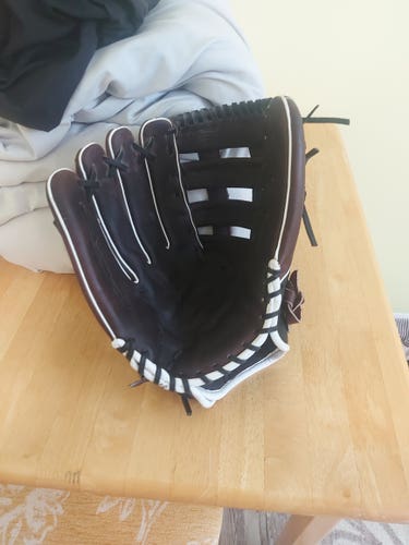 Used Easton Left Hand Throw Outfield El Jefe Glove 14"