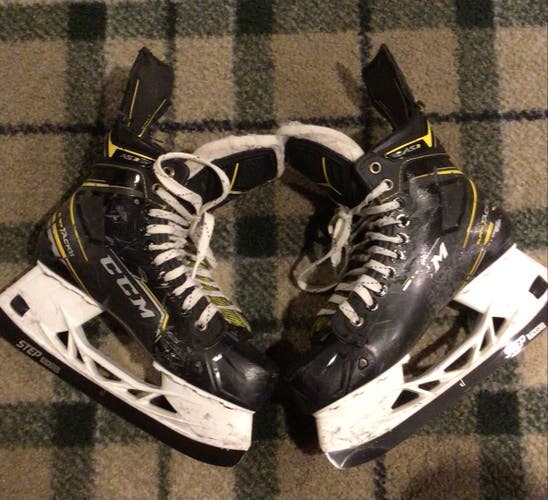 Used Intermediate CCM Super Tacks Hockey Skates Regular Width Size 6.5