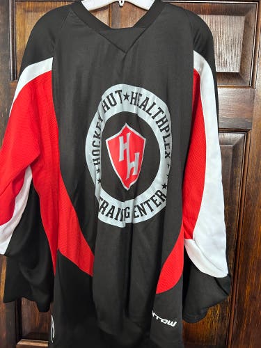 USED HOCKEY HUT  ADULT BLACK / RED XL  PRACTICE JERSEY