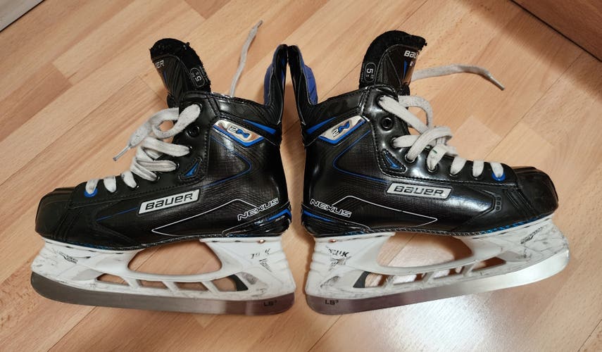 Used Bauer Nexus 2N 5.5EE Hockey Skates