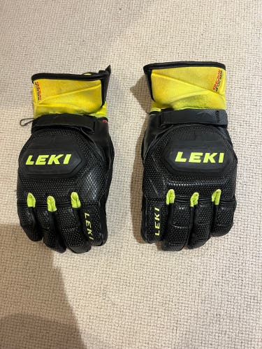 Black Used Medium/Large Leki Gloves