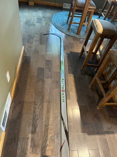 Right Handed P92 Vapor Hyp2rlite Hockey Stick