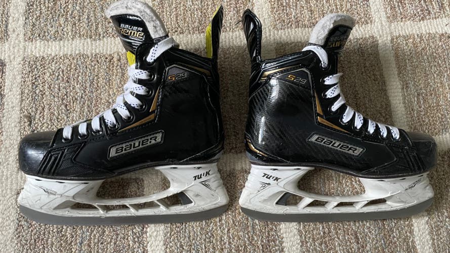 Used Youth Bauer Supreme S29 Hockey Skates Regular Width Size 2