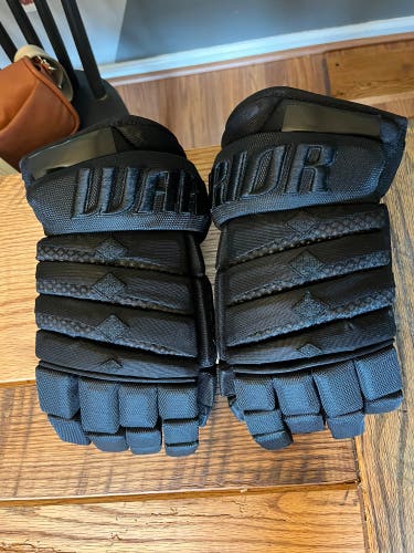 Hockey gloves 13