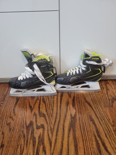Used Junior Bauer GSX Hockey Goalie Skates Regular Width Size 2.5