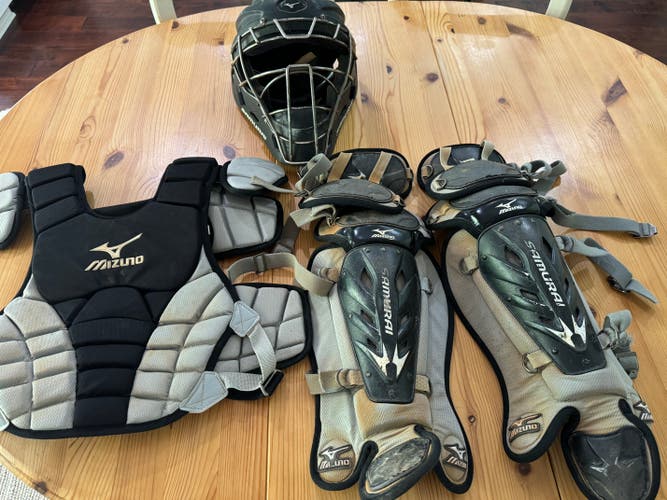 Used Mizuno Samurai Catcher's Set