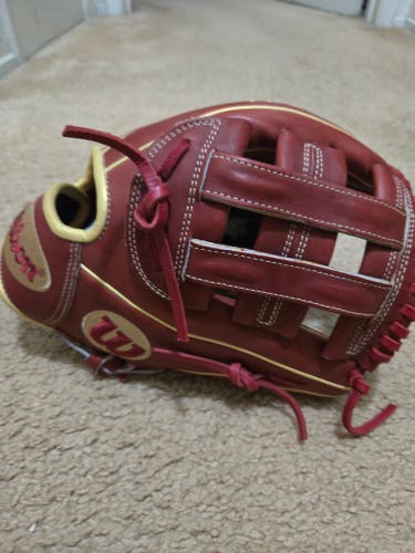 New Infield A2000 Baseball Glove 11.5"