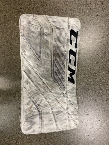 CCM Axis Blocker White Senior Regular