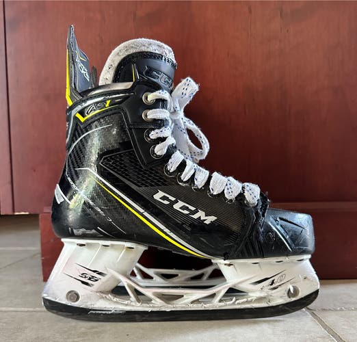 Used Senior CCM Regular Width  Size 6.5 Super Tacks Hockey Skates