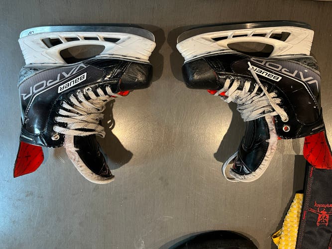 Used Senior Bauer Regular Width   7.5 Vapor X3.7 Hockey Skates