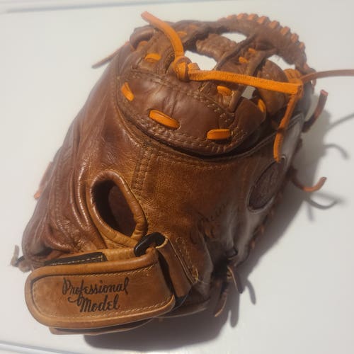Used Right Hand Throw CM275K Nokona Catcher's Softball Glove 32.5"