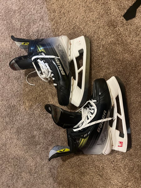 New Senior Bauer Regular Width 10 Vapor Hyperlite 2 Hockey Skates