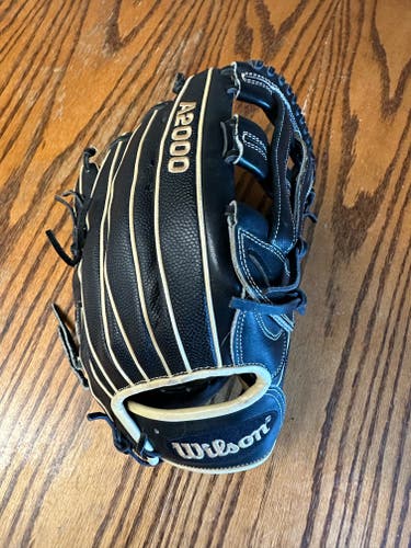 Used 2023 Right Hand Throw Wilson A2000 Baseball Glove 12.75"