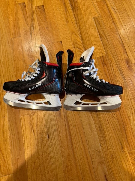 Like new - used Intermediate Bauer Vapor 3X Pro Hockey Skates Regular Width Size 5.5 with box