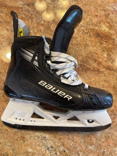 Bauer ProStock 9 Vapor Hyperlite 2 Hockey Skates