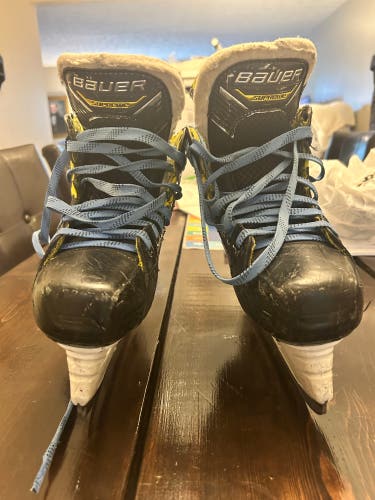 Used Bauer Size 3 Supreme Hockey Skates With Extra Set Of Steel