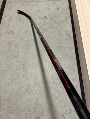 New Senior Bauer Right Handed 102 Flex P92 Pro Stock Hyperlite 2 Hockey Stick NHL AVALANCHE