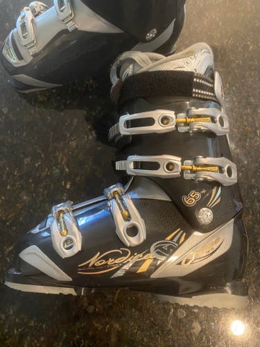 Used Women's Nordica Cruise Ski Boots