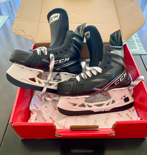 New Junior CCM RibCor Platinum Hockey Skates Regular Width Size 3.5