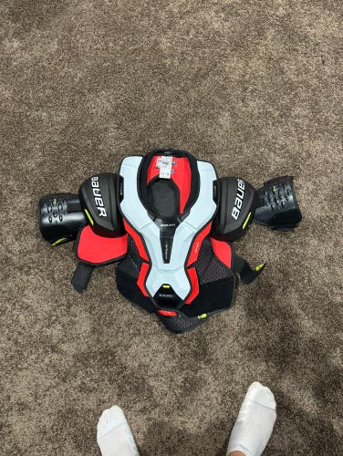 Bauer hyperlite shoulder pads