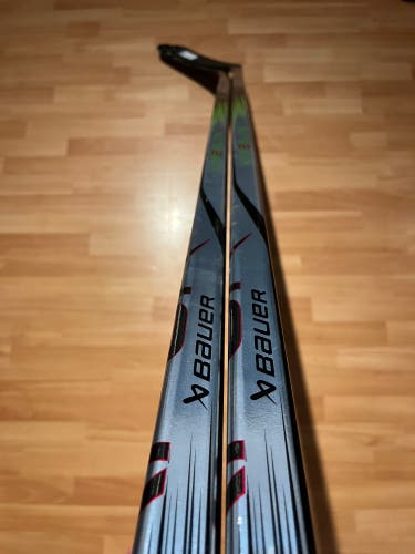 New 2 Pack 2x 77 Flex Left Handed P92 Hyperlite 2 Hockey Sticks