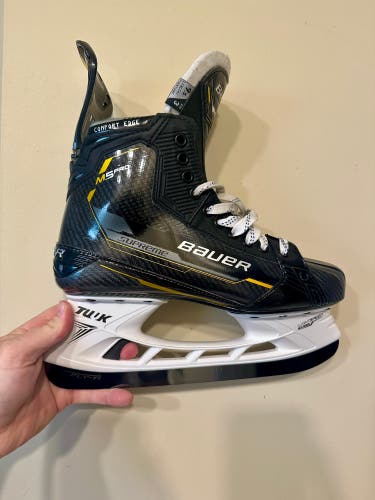 Used Senior Bauer 9.5 Supreme M5 Pro Hockey Skates