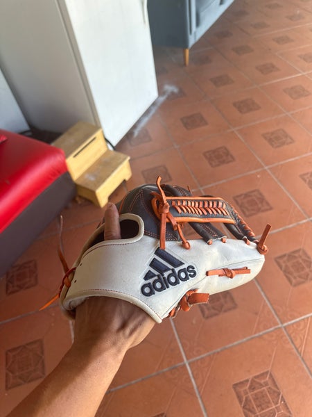 Carlos Correa Adidas Glove