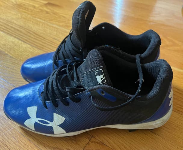 Youth baseball cleats Size 5Y