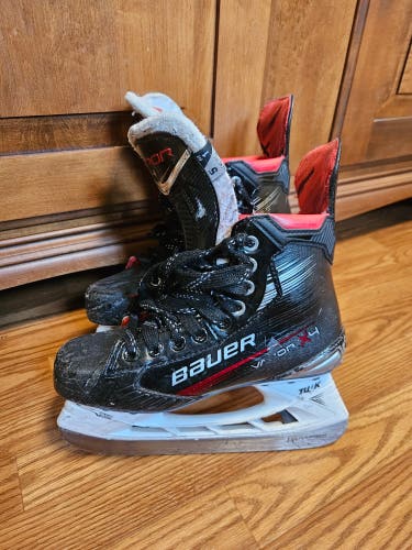 Used Junior Bauer Vapor X4 Hockey Skates Size 5