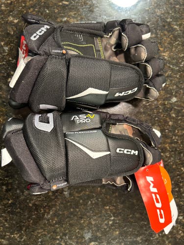 CCM AS-V PRO Glove 13” Black