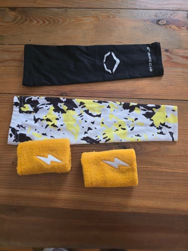 Used : bruce bolt wrist bands, 2x sleeves