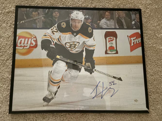 Sean Kuraly Boston Bruins 16x24” Autographed Framed Photo