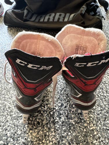 Used Intermediate CCM Regular Width Size 4 JetSpeed Shock Hockey Skates