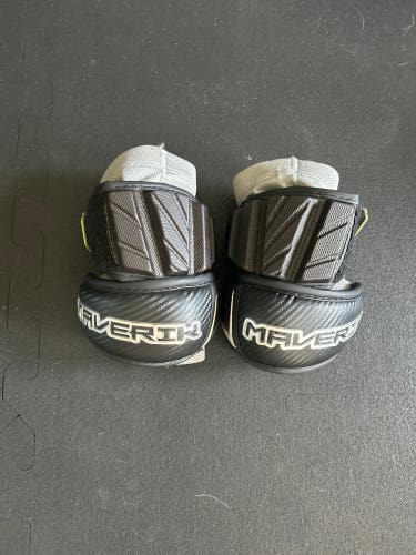 Maverik max elbow pads Lightly Used