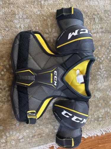 Used Medium CCM Tacks 3092 Shoulder Pads