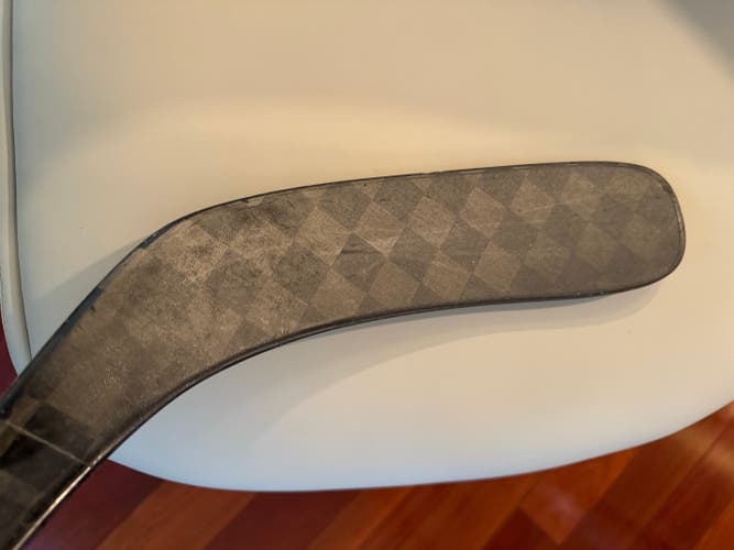 Used Senior Bauer Vapor Hyperlite Right Handed Hockey Stick P88