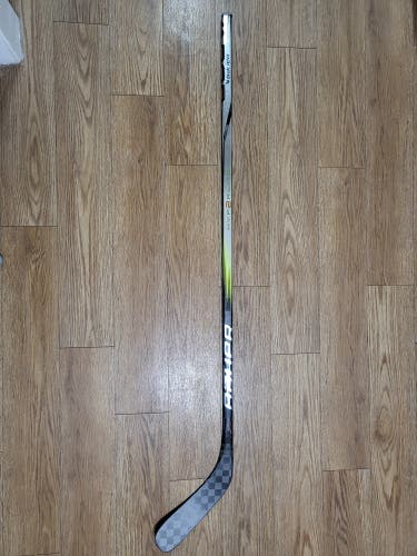Used Intermediate Bauer Vapor Hyperlite 2 Right Handed Hockey Stick P88