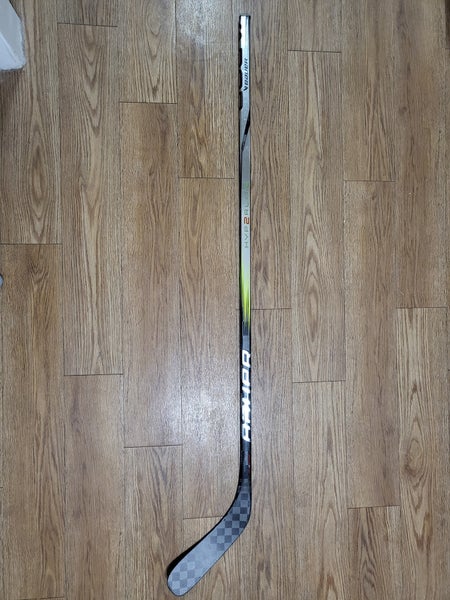 Used Intermediate Bauer Vapor Hyperlite 2 Right Handed Hockey Stick P88