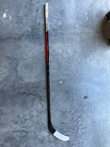 Used Senior Bauer Right Handed P92 Vapor Hyperlite Hockey Stick