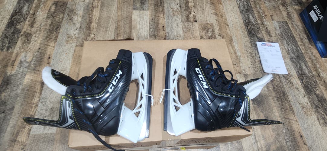 Used Junior CCM Super Tacks 9350 Hockey Skates Regular Width Size 1