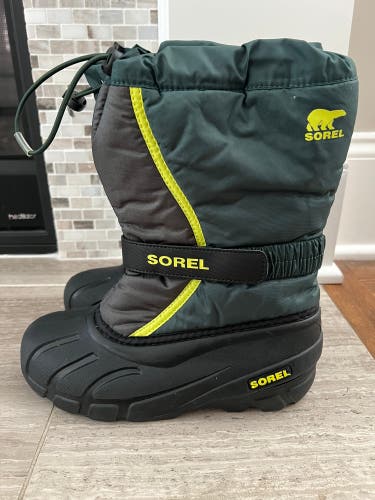 Sorel Flurry kids snow boots Like New