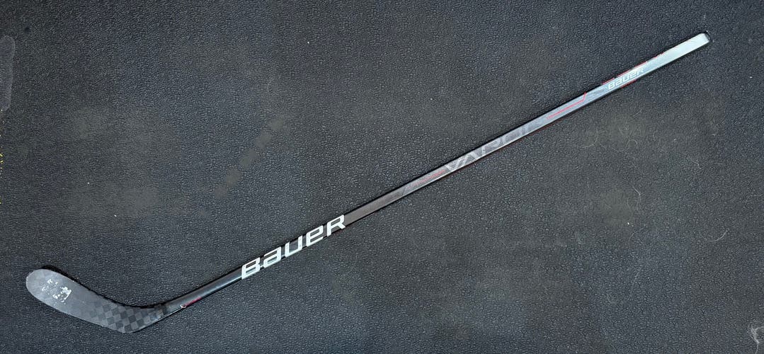 Used Senior Bauer Right Handed P28  Vapor Team Hockey Stick