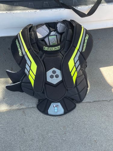 Vaughn V8 Pro chest protector Senior