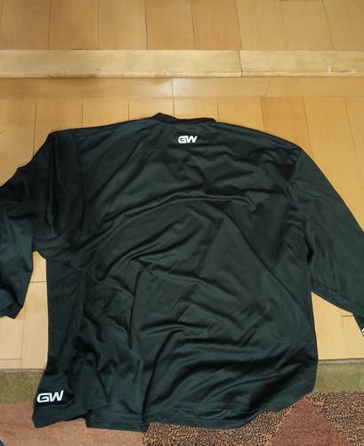 Black Senior XXL Goalie Cut Jersey in Great Condition (worn once)