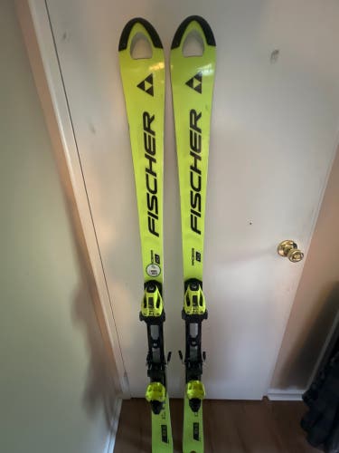 Fischer RC4 World Cup SL Ski. Used Men's Racing With Bindings Max Din 18.